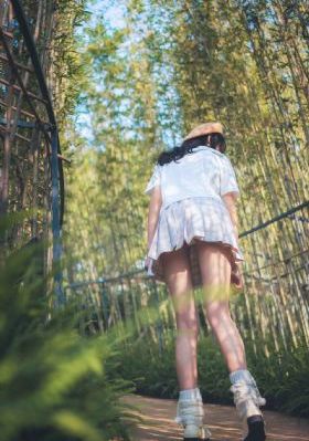 邻居少妇张开腿让我爽视频_剧情片在线视频观看